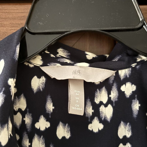 H&M shirt with patterns like new, size XS 34