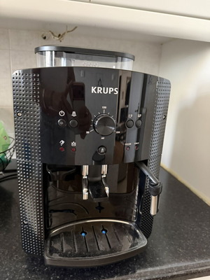 Krups Espresseria Automatic EA80/EA81 coffee machine like new