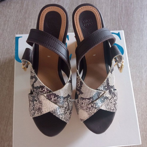 Gioseppo platforms like new with snake print, size 40