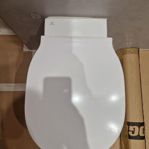 Connect Air Aquablade Toilet Bowl with Soft Close Seat Ideal Standard like new