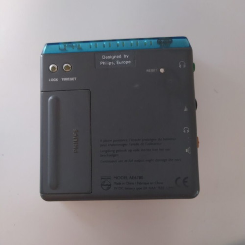 Phillips AE 6780 radio used, fully functional