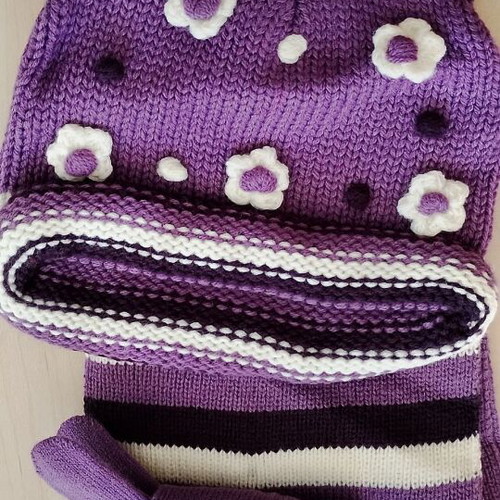 Jumbo purple acrylic hat, gloves and scarf set