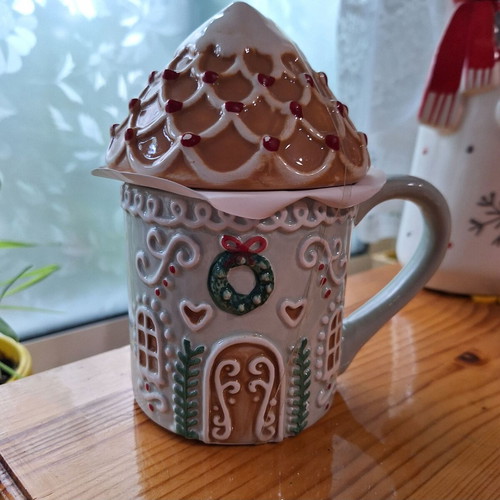 Ceramic cup with house-shaped lid new decorative
