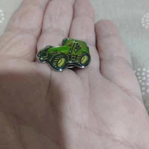 John Deere vintage pin like new