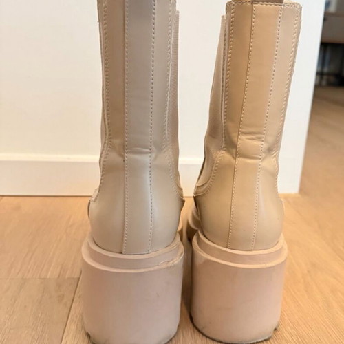 Beige Zara ankle boots size 41 like new with heel