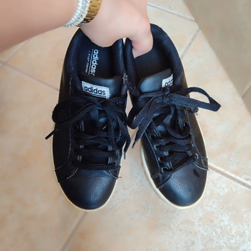 Adidas Neo Cloud Foam Memory Footbed Leather Walking Sneakers Size 35 like new