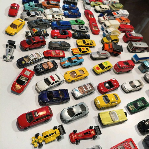 Toy cars used, pack of 88, mostly metal