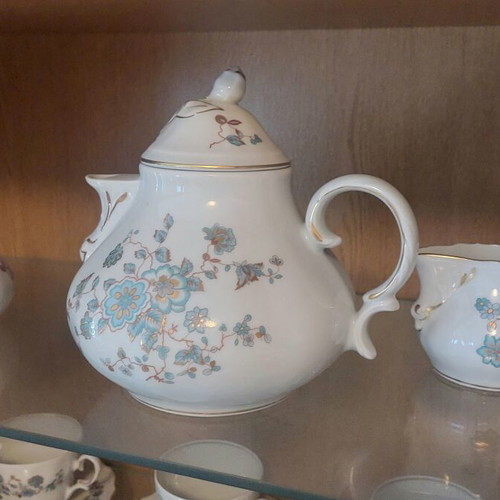 Italian tea set like new, 10 cups with saucers, teapot, creamer, sugar bowl