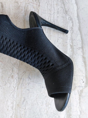 Πλεκτό μποτίνι μεταχειρισμένο, πολύ μαλακό και άνετο, νούμερο 40, μαύρο Zara