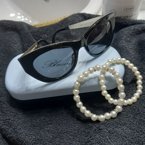 Michael Kors women's sunglasses like new, black and gold