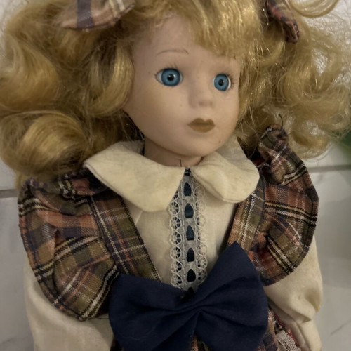 Porcelain doll Germany like new from Leonardo collection