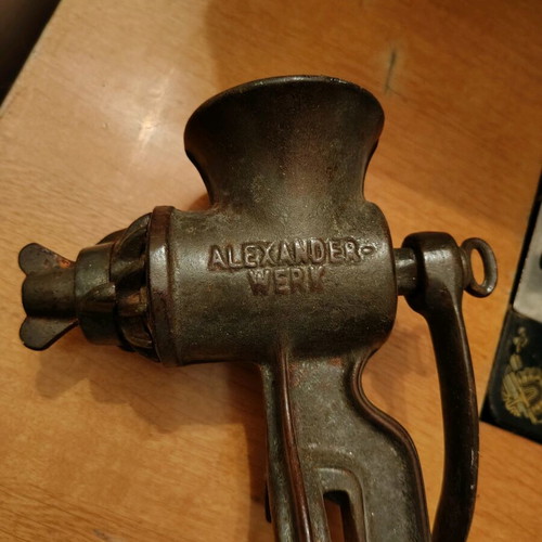 Antique hand-crank meat grinder like new for decor