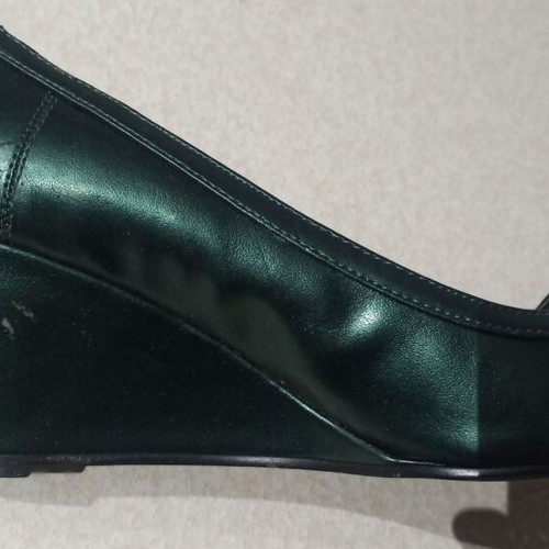 Green platform shoes used No 38 with metal buckle and 8cm heel