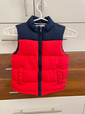 Ζεστό καπιτονέ γιλέκο Ralph Lauren μεταχειρισμένο για 3-4 ετών, μαύρο και κόκκινο