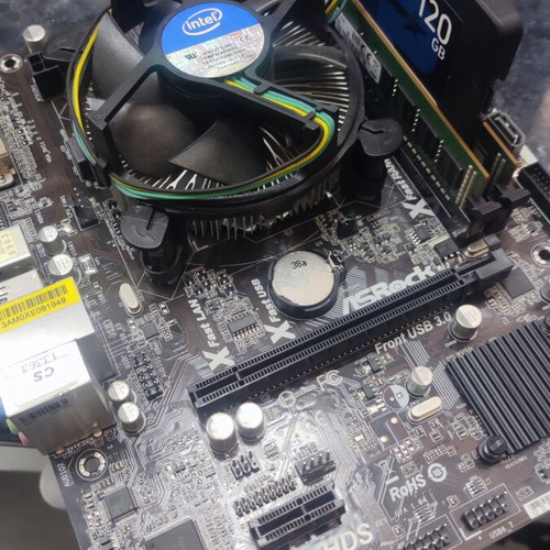 Pc set 1150 like new with i3 4130, Asrock H81M HDS, 8GB RAM, SSD 120GB