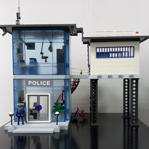 Playmobil 5182 Police Station set like new