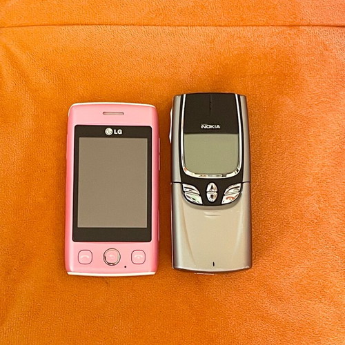 LG Cookie Lite T300 new pink phone with accessories
