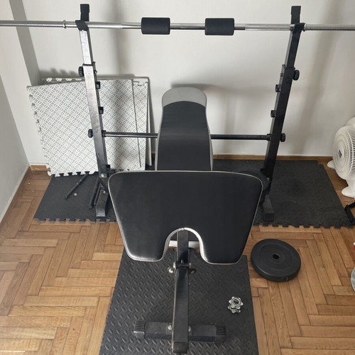 Workout bench like new with 5kg and 2.5kg weight plates
