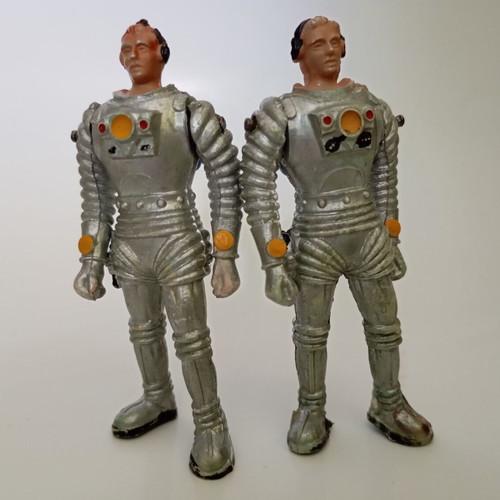Astronaut figures "ΑΘΗΝΑ-ΠΑΛ" used, without helmet and antenna