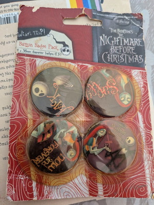 Nightmare Before Christmas button badge pack like new, 4 pieces 38mm