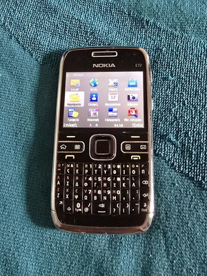 Nokia E72 smartphone like new, silver