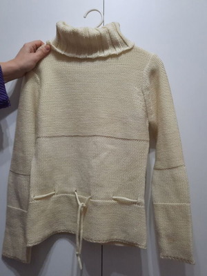 Girls' turtleneck pullover like new, beige