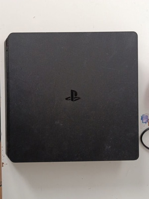 PlayStation 4 Slim 500GB σαν καινούργιο με χειριστήριο και καλώδια