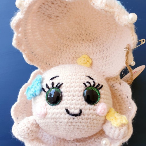 Amigurumi pearl doll Margaritarenia in handmade crochet shell