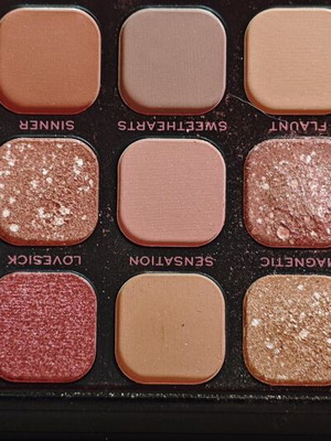 Revolution Eyeshadow Palette like new