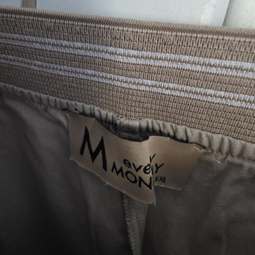 Every Monday men's pants XXL like new, medium to large fit