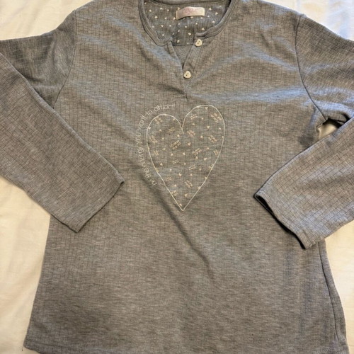 Women's gray pajama set used with hearts and fleece lining