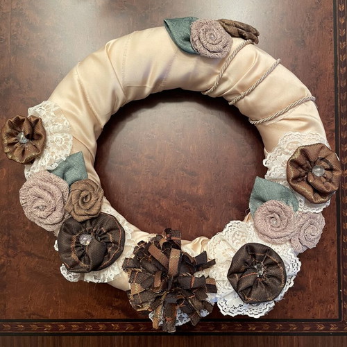 Decorative door wreath like new, 25 cm diameter, beige brown