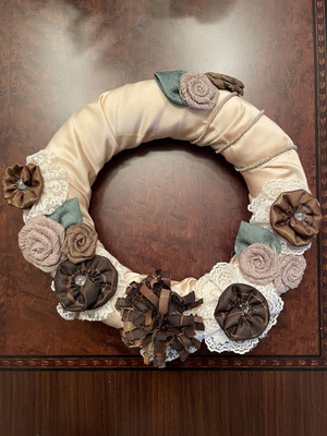 Decorative door wreath like new, 25 cm diameter, beige brown