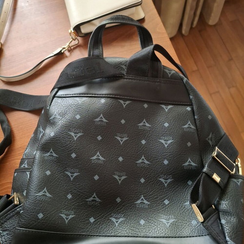 La tour de Eiffel large backpack like new, black