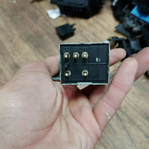 Relay for Mercedes W124 S124 A124 C124, 2018200205, 2 pieces
