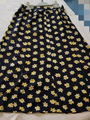 Floral spring-summer skirt like new, size M, blue with yellow flowers