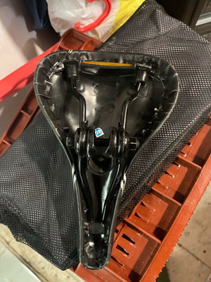 Anatomical bicycle saddle like new