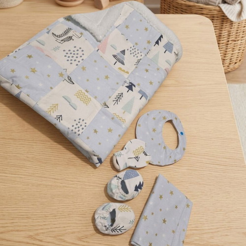Handmade baby set with blanket, bib, shoes, pillowcase and wooden decoration