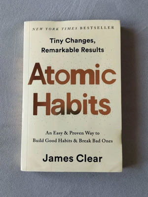 Atomic Habits book by James Clear, English