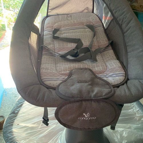 Relax baby electric rocker with melodies and remote control like new