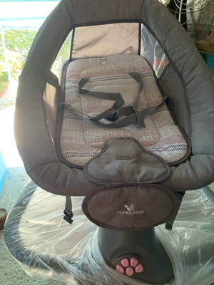 Relax baby electric rocker with melodies and remote control like new