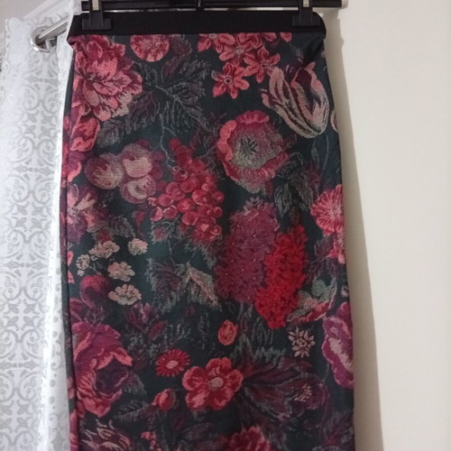 Stradivarius modern women's midi skirt used, black and red