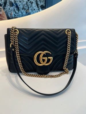 Gucci Marmont τσάντα ώμου μαύρη μέτριου μεγέθους ελαφρώς μεταχειρισμένη