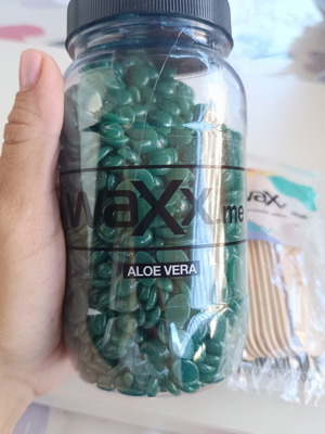Waxx.me Aloe Vera Wax Beads like new with Wooden Applicators