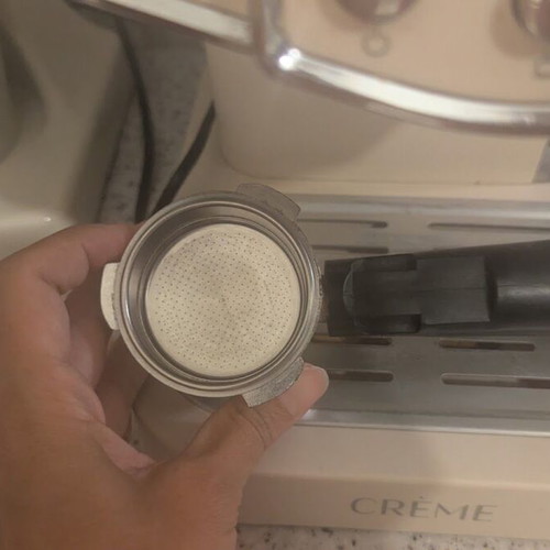 Izzy Crème beige espresso machine