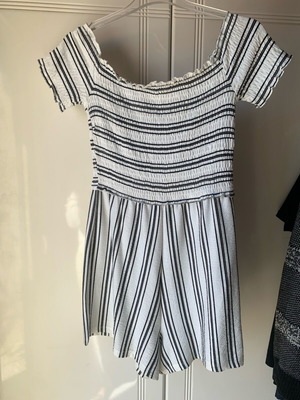 Ριγέ καλοκαιρινό jumpsuit Bershka σε μέγεθος S σαν καινούργιο, μαύρο και άσπρο
