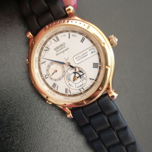 Seiko collectible men's watch used Intelligent Calendar with silicone strap