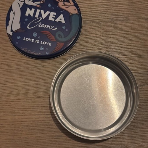 NIVEA collectible tin Love is Love 9cm like new