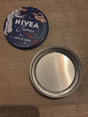 NIVEA collectible tin Love is Love 9cm like new