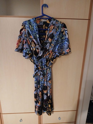 Honey multicolor wrap dress medium like new
